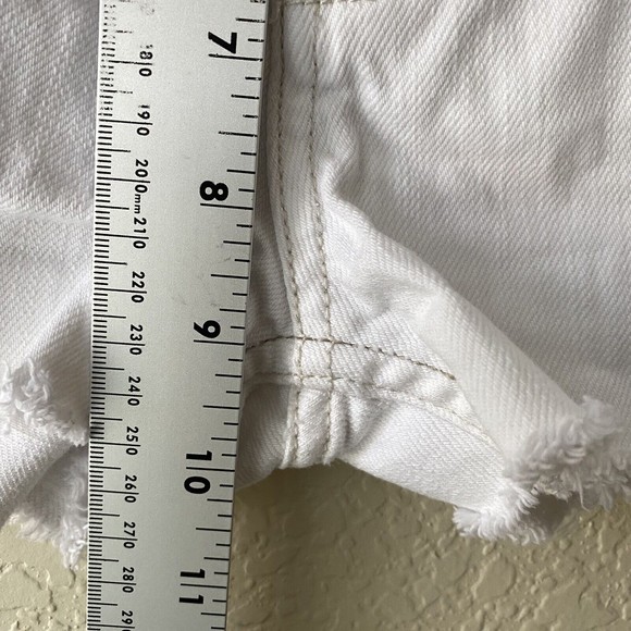 Free People Womens Shorts Size 24 White Cut Off Raw Hem Button Fly - Picture 4 of 9